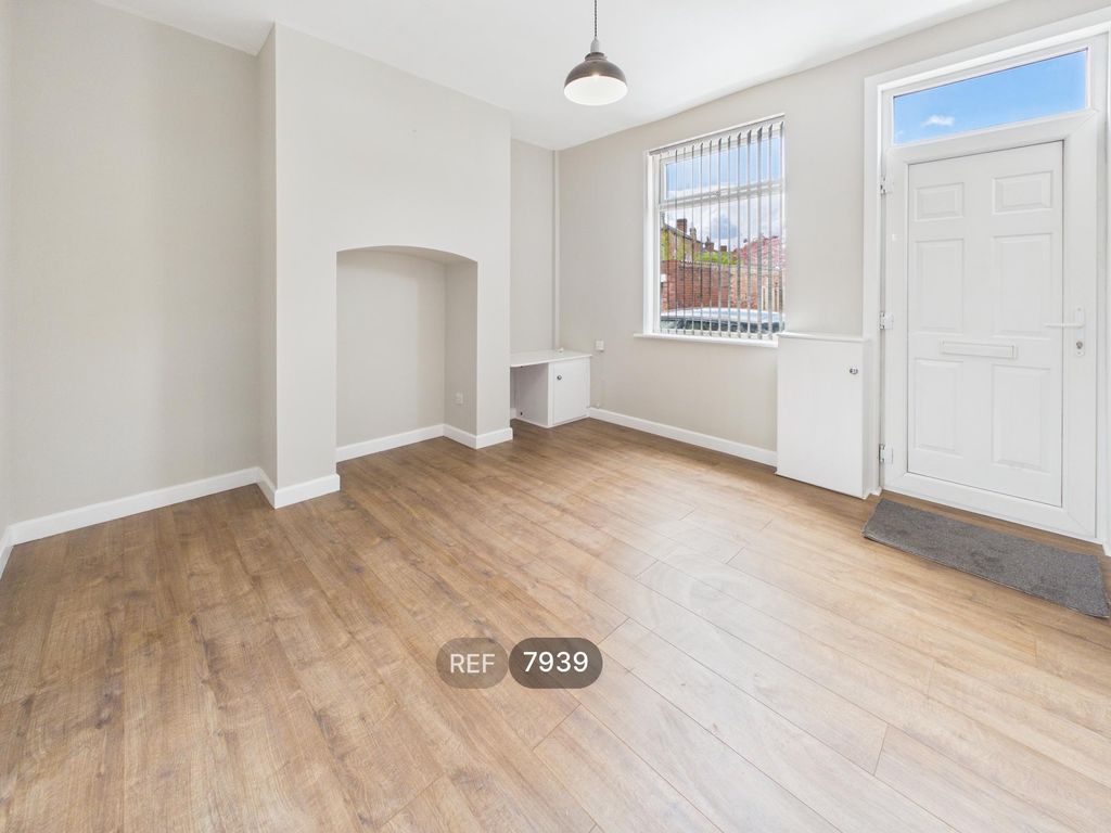 Property photo 2 of 10 Living Room