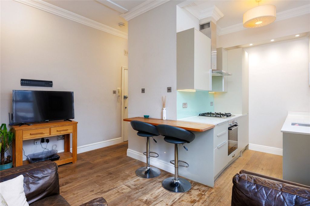 Property photo 2 of 10 Reception