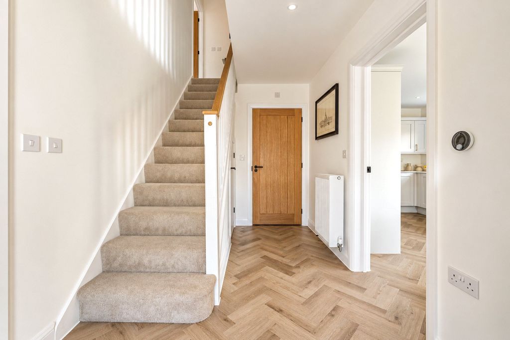 Property photo 2 of 14 Hallway