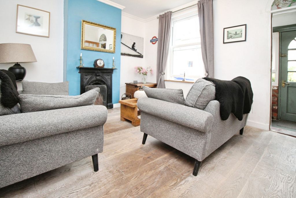 Property photo 2 of 17