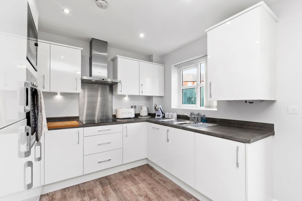 Property photo 3 of 35