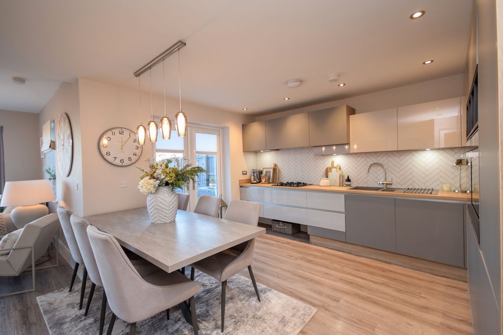 Property photo 2 of 34