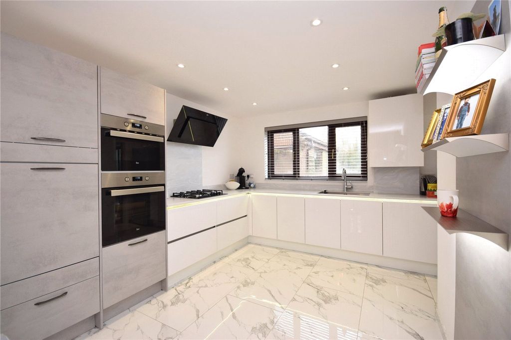 Property photo 2 of 18 Picture No. 03