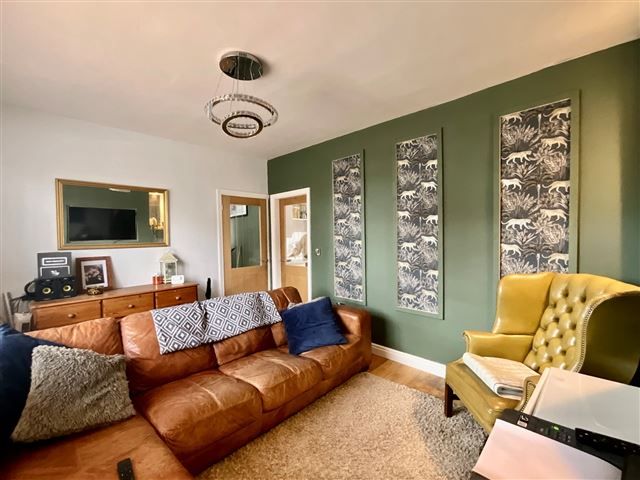 Property photo 3 of 20 Lounge