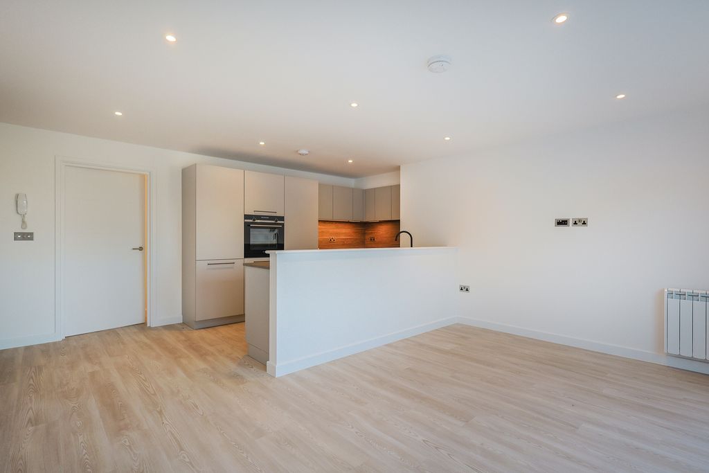 Property photo 1 of 7 Photo 0