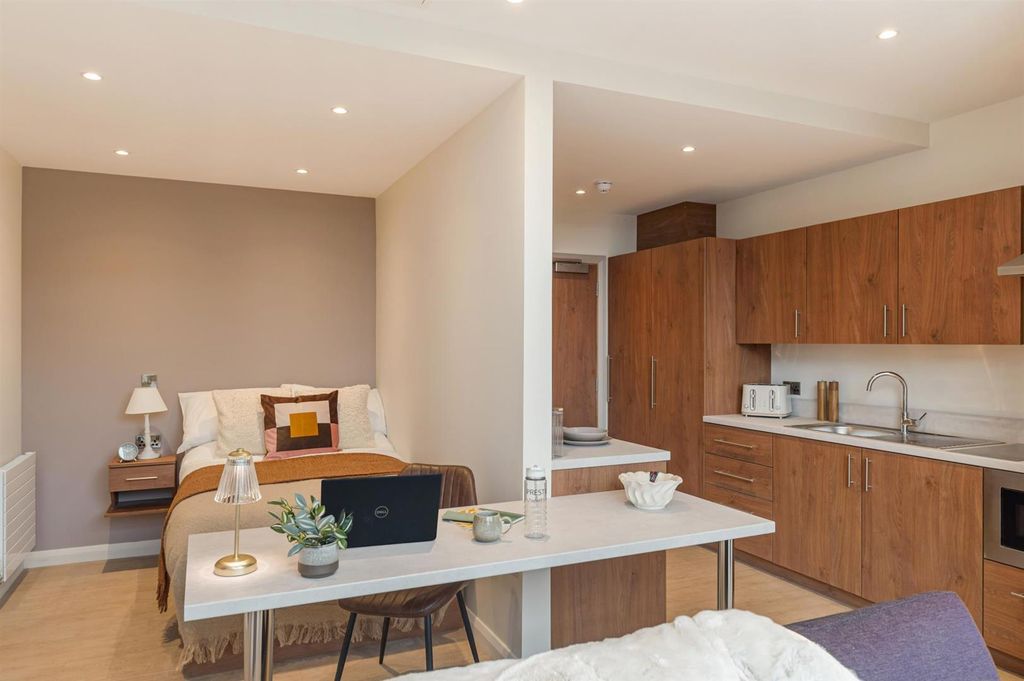 Property photo 2 of 18