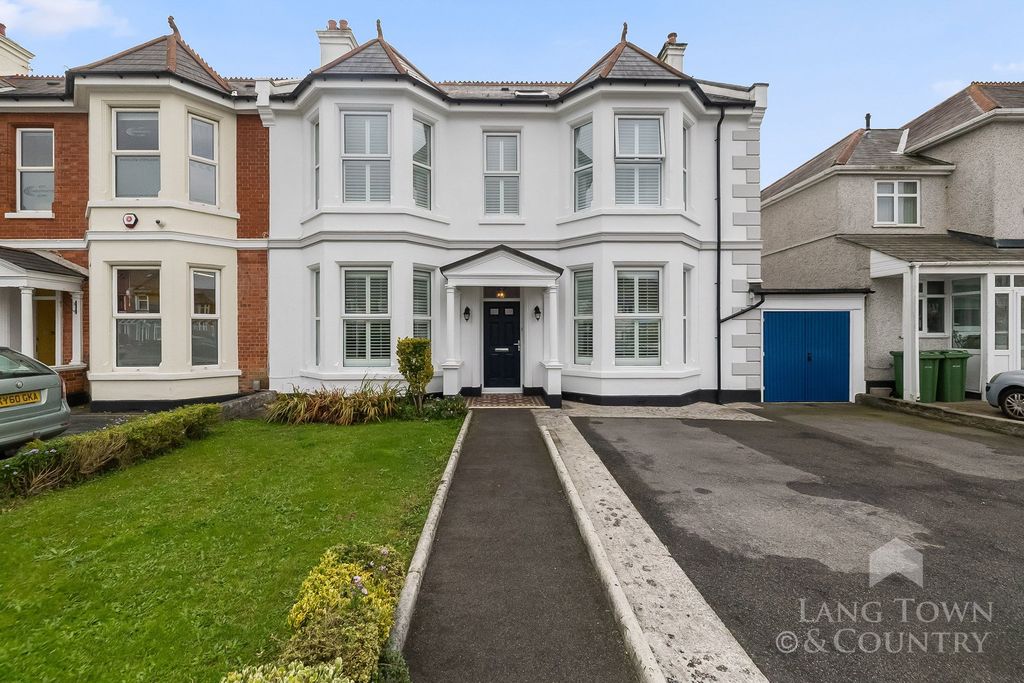 Property photo 1 of 31