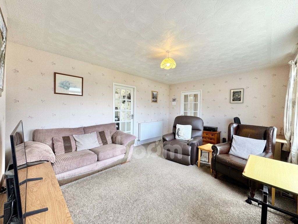Property photo 2 of 23 Cherrywood Drive, Beith Lounge Pic