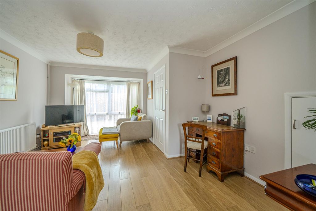 Property photo 2 of 19 34-Elizabeth-Court-1014.Jpg