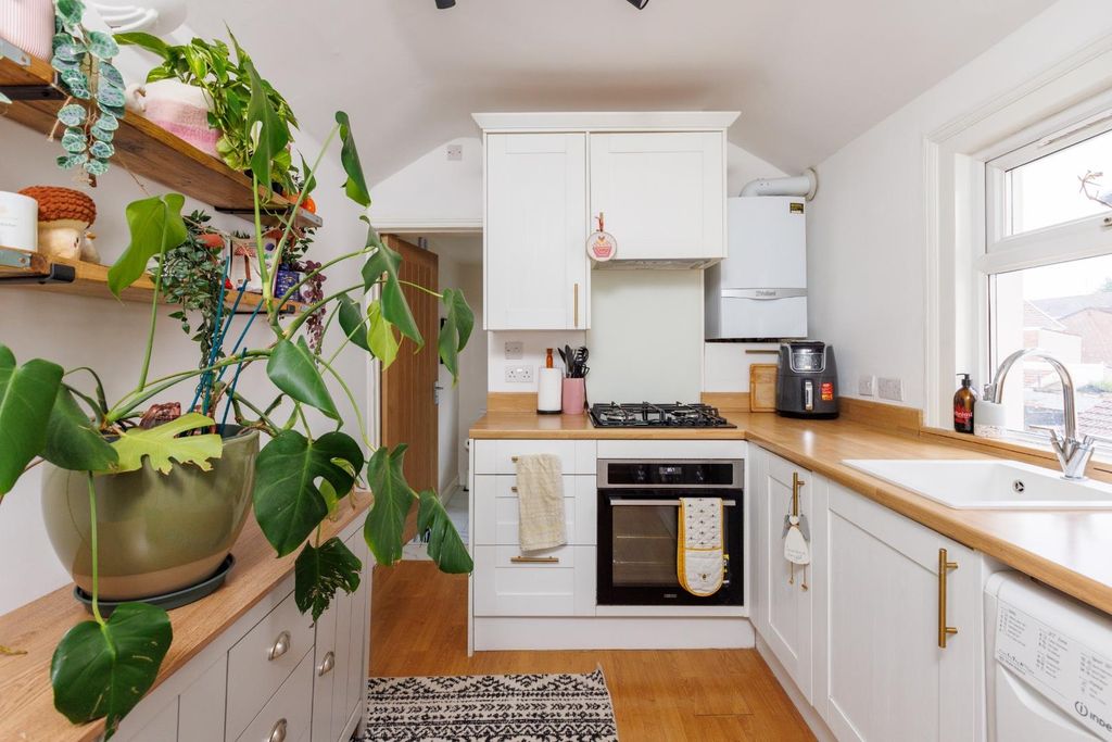Property photo 3 of 13 Fff 14 Laurel Street-11.Jpg