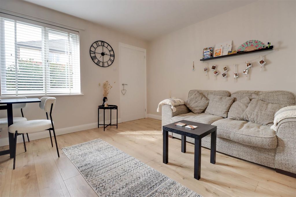 Property photo 3 of 13 39 Maitland Road-2.Jpg