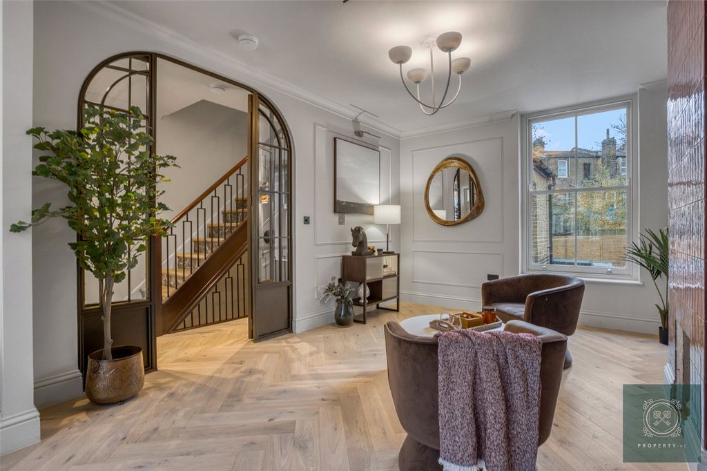 Property photo 3 of 29 Sitting Room