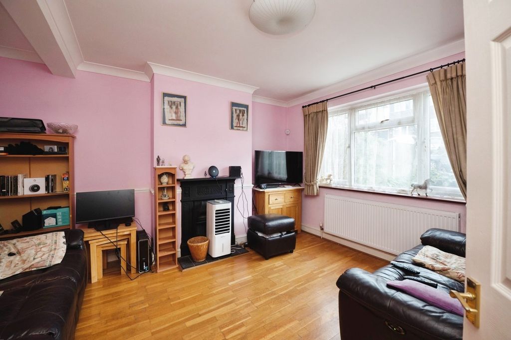 Property photo 2 of 18