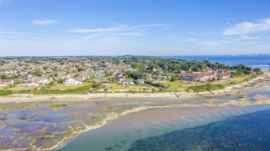 Property photo 2 of 27 8 Paddock Drive - Sea And Circle.Jpg