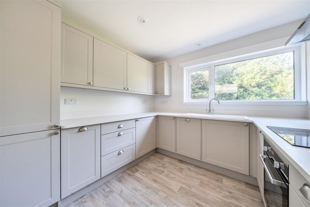 Property photo 3 of 18 Kitchen