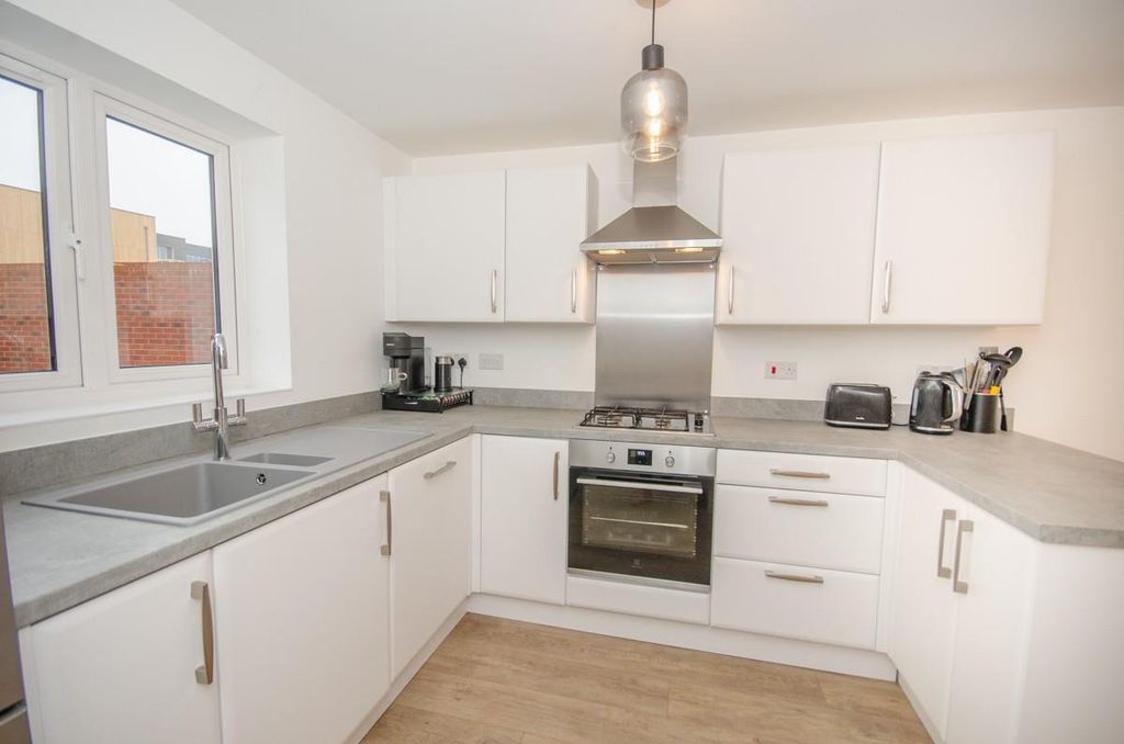 Property photo 3 of 21 Kitchen Pic 3.Jpg