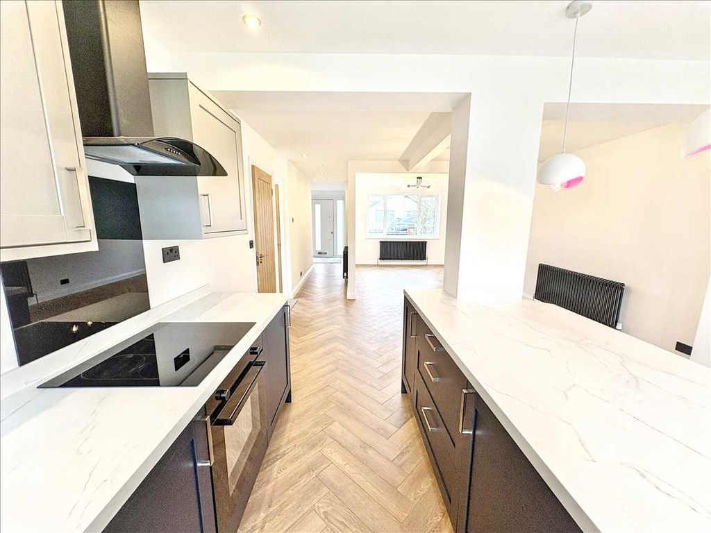 Property photo 2 of 24 Kitchen