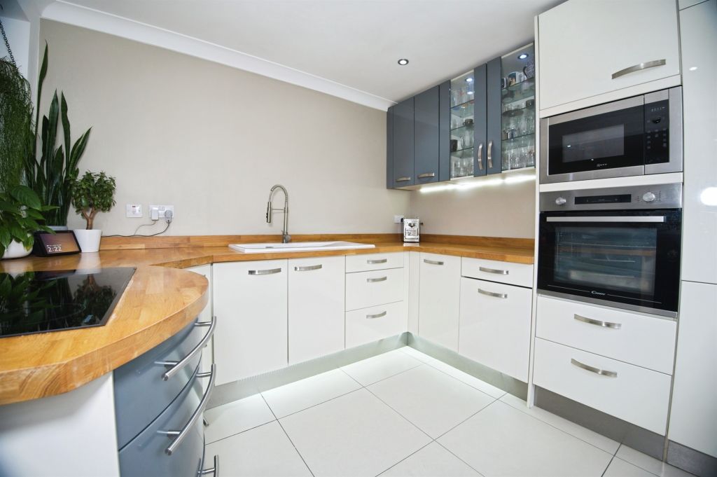 Property photo 3 of 15