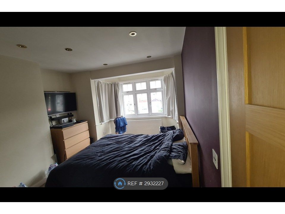 Property photo 2 of 28 Bedroom 1