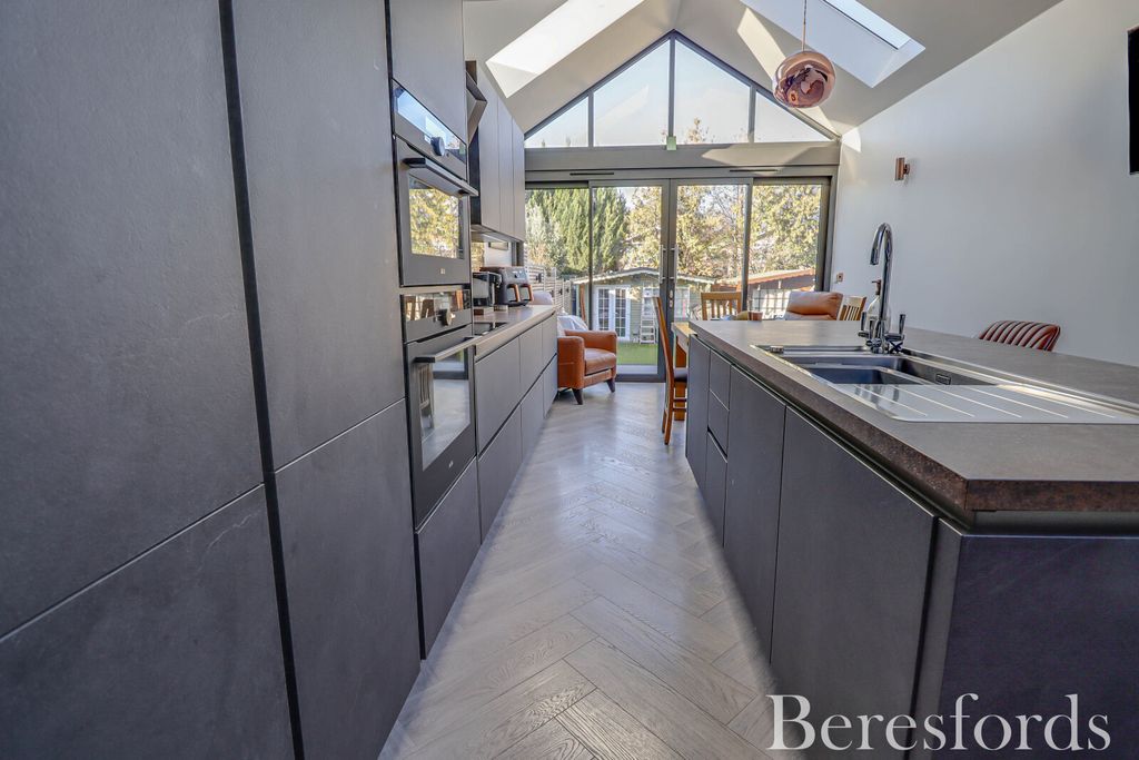 Property photo 3 of 25 Picture No. 17