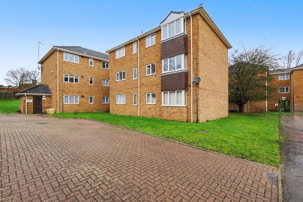 Property photo 1 of 10 4695012