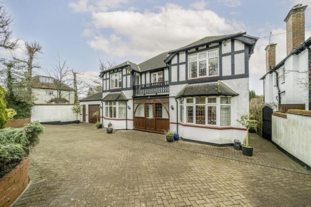 Property photo 2 of 26