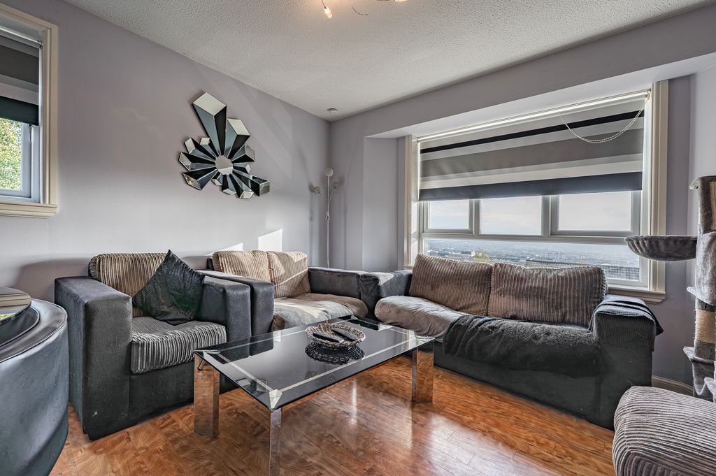 Property photo 2 of 25