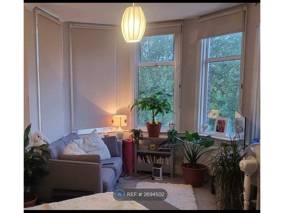 Property photo 3 of 10 Beautiful Bed Position 2