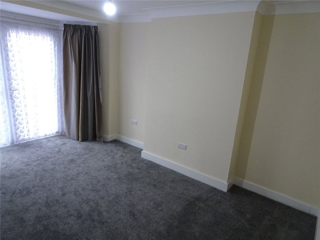 Property photo 3 of 9 Dining Room