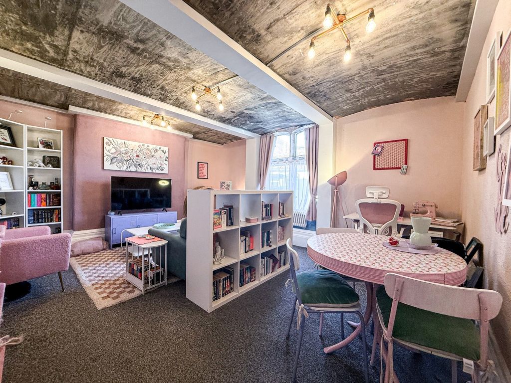 Property photo 2 of 12 4610252