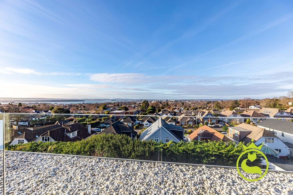 Property photo 3 of 27