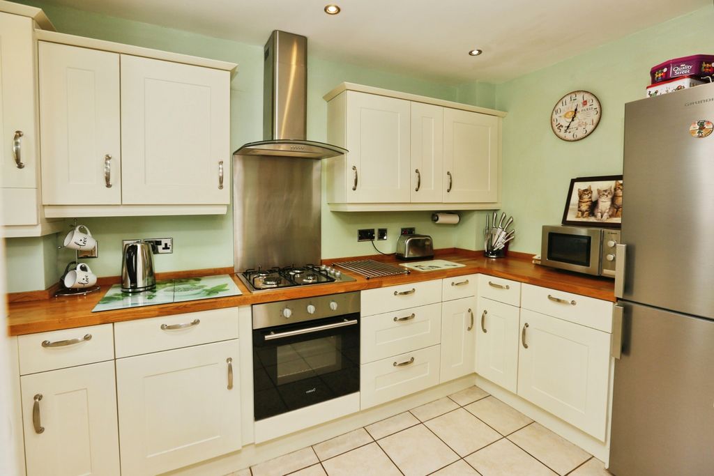 Property photo 3 of 20