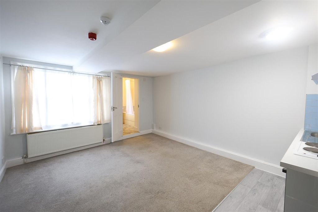 Property photo 3 of 7 Reception/Bedroom