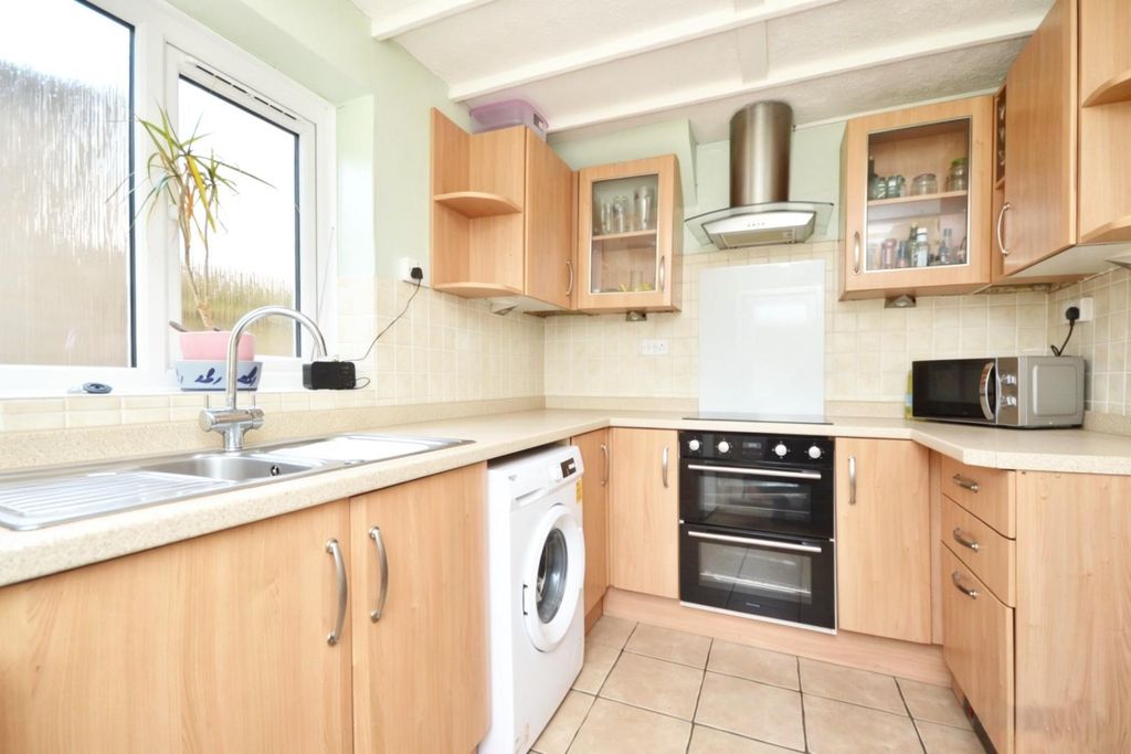 Property photo 3 of 15 Kitchen