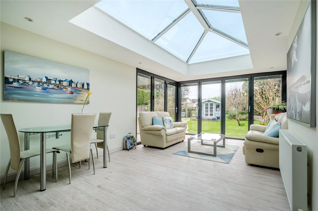 Property photo 3 of 16 Picture No. 10