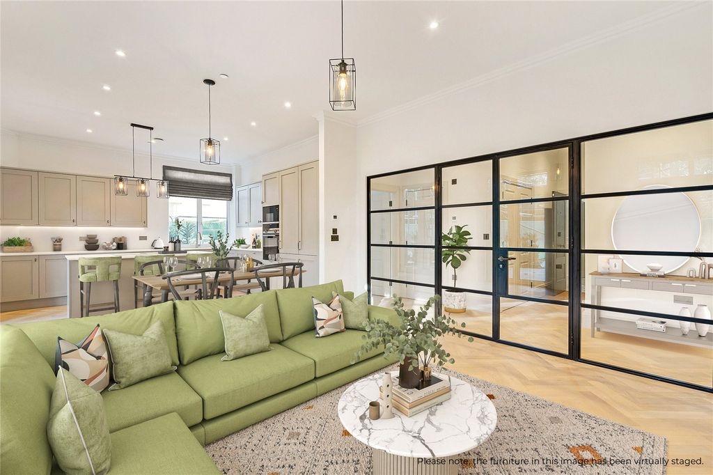 Property photo 2 of 9 Stunning Layout