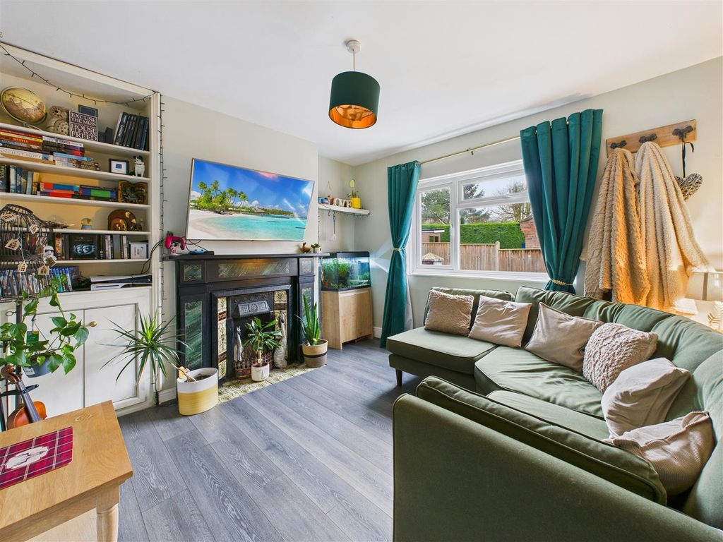 Property photo 3 of 13 Lounge