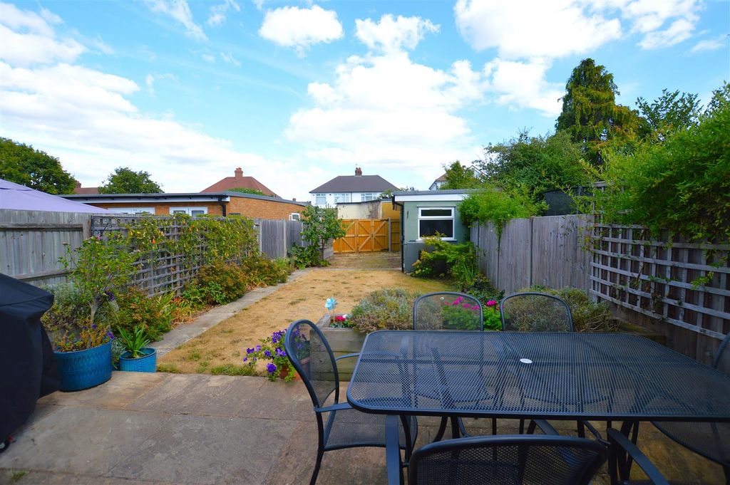 Property photo 3 of 19 9 Rydal Gardens Garden.Jpg