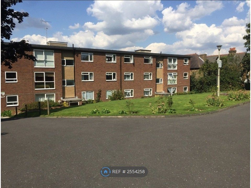 Property photo 3 of 13 Communal Gardens