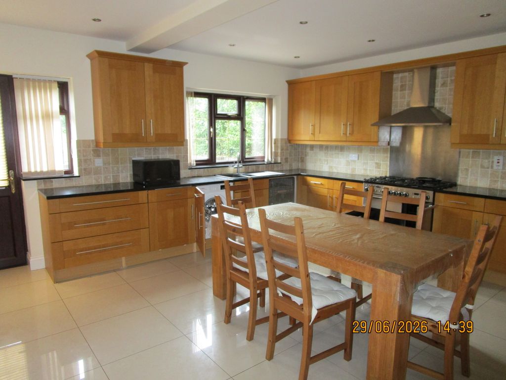 Property photo 1 of 8 Kitchen\Breakfast Area