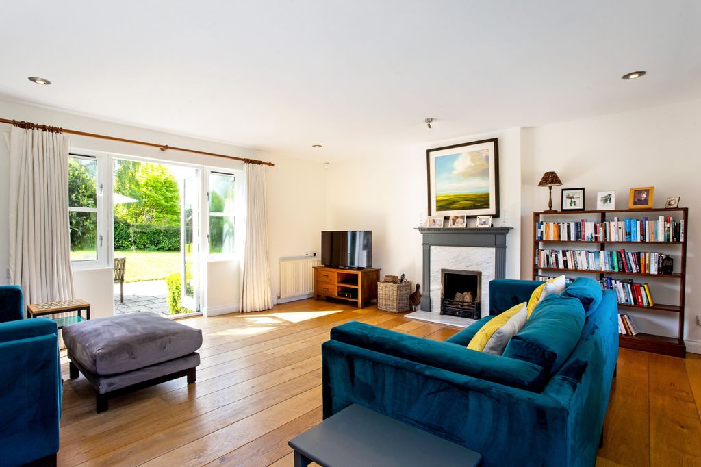 Property photo 2 of 11 Sitting Room