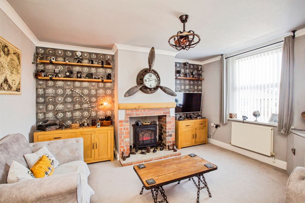 Property photo 3 of 17