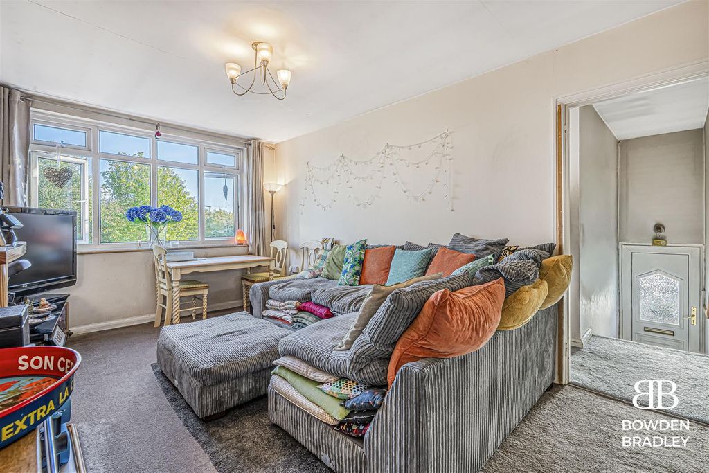 Property photo 3 of 9 Living Room