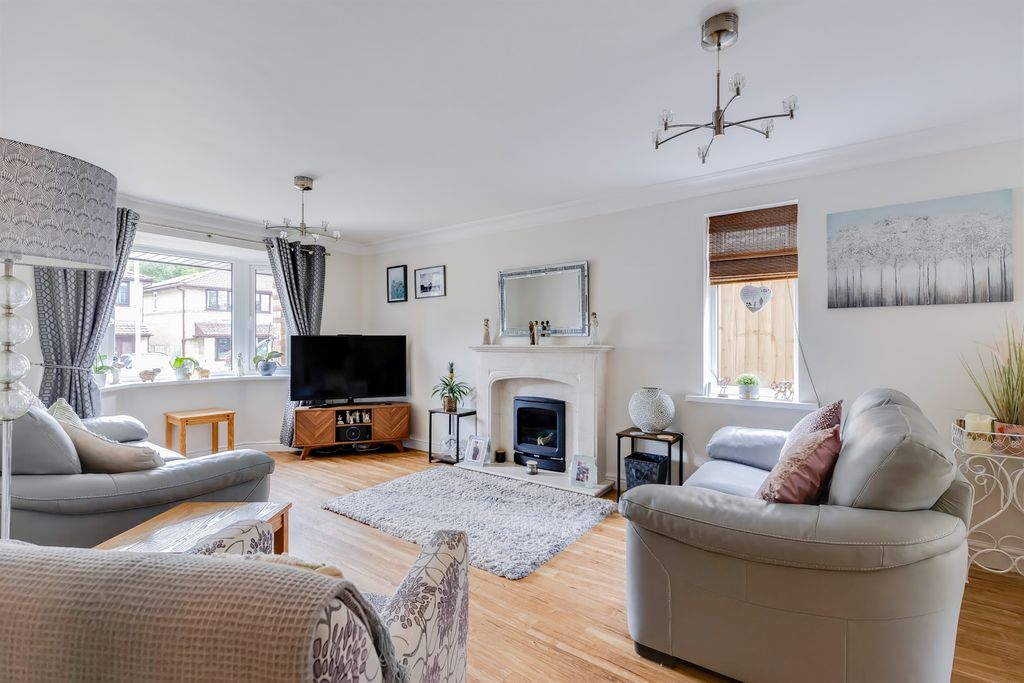 Property photo 3 of 34