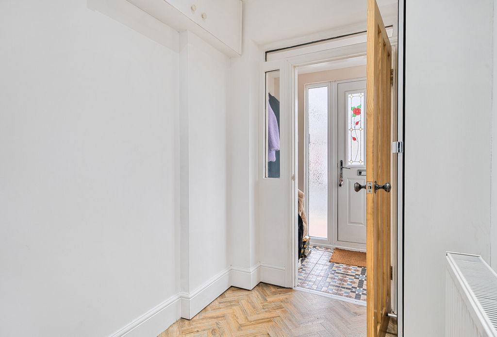 Property photo 2 of 22 1403065-17-697745...