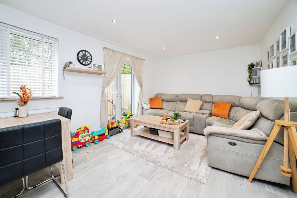 Property photo 3 of 12 Photo