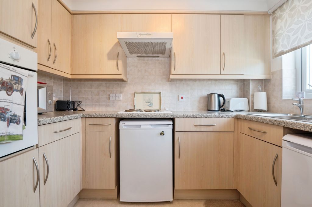 Property photo 2 of 12 Kitchen