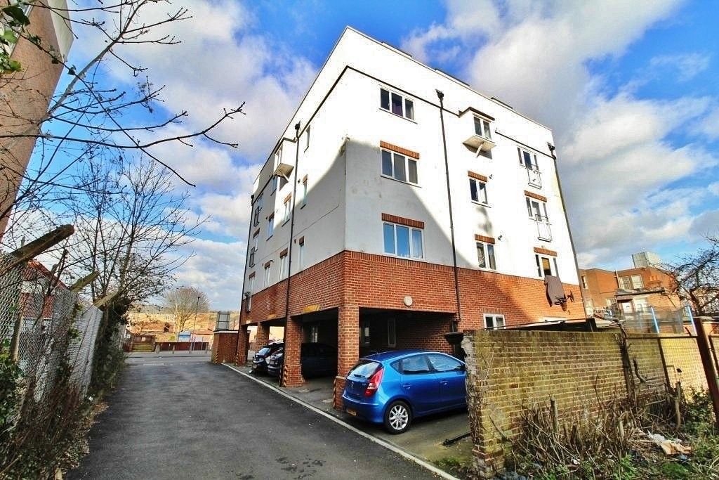 Property photo 1 of 8