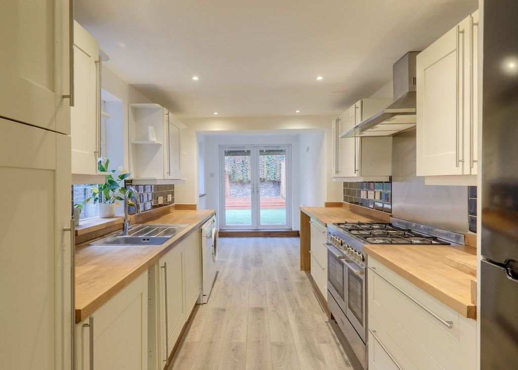 Property photo 2 of 19