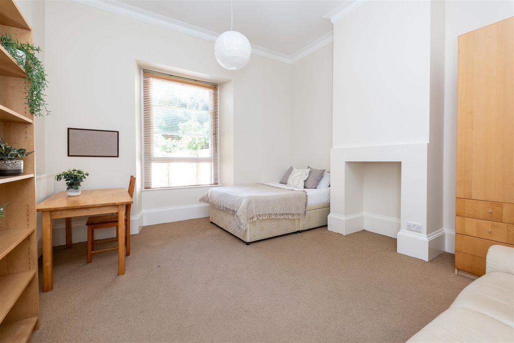 Property photo 2 of 12 Basement Flat, 2 Georges Place, Bath BA2 4En-3.Jpg